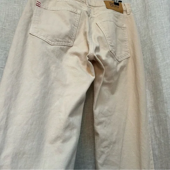 BDG High-Waisted Cowboy Jean in Cream at Urban Outfitters
BDG size 27 - Picture 5 of 16